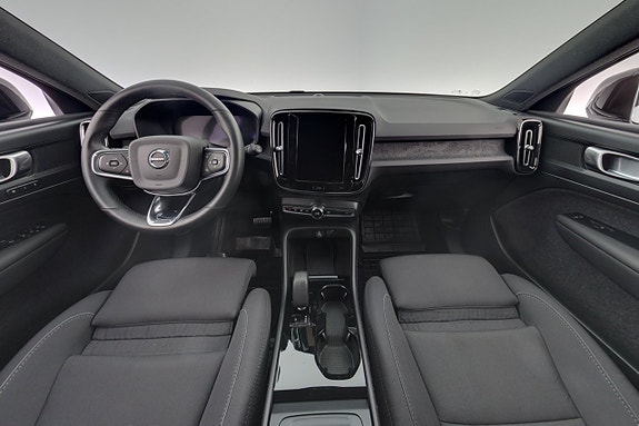 Volvo XC40 13 of 29
