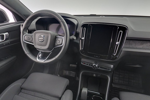 Volvo XC40 15 of 29