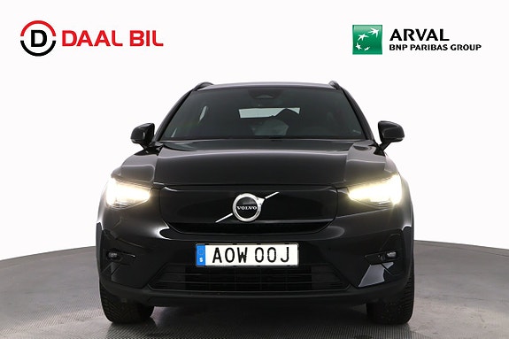 Volvo XC40 2 of 29