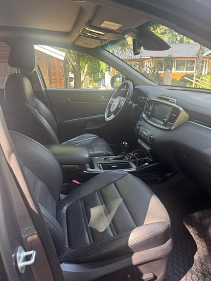 Kia Sorento 4 of 5