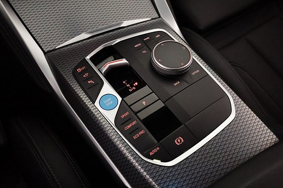 BMW i4 24 of 27