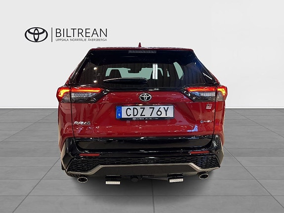 Toyota RAV4 Plug-in Hybrid 4 of 5