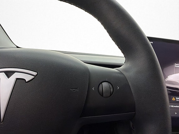 Tesla Model Y 20 of 30