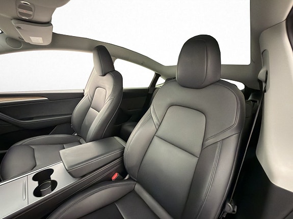 Tesla Model Y 13 of 30