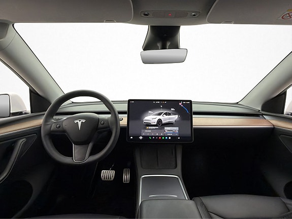 Tesla Model Y 14 of 30