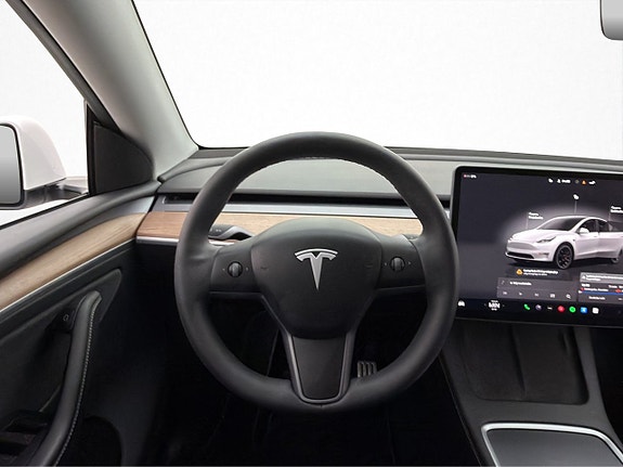Tesla Model Y 15 of 30