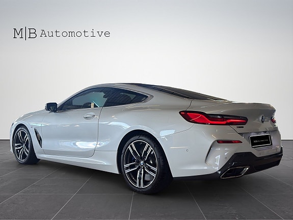 BMW M850i 4 of 5