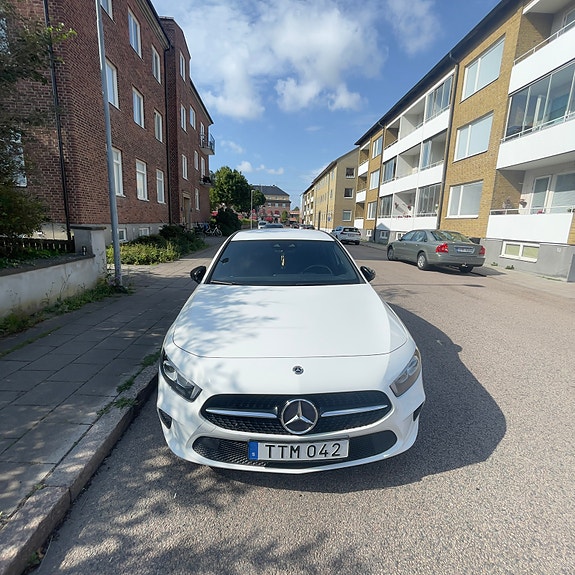 Mercedes-Benz A200 3 of 5