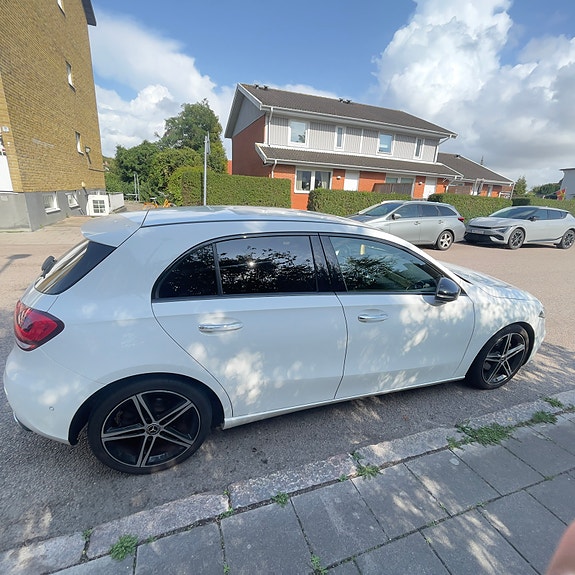 Mercedes-Benz A200 2 of 5