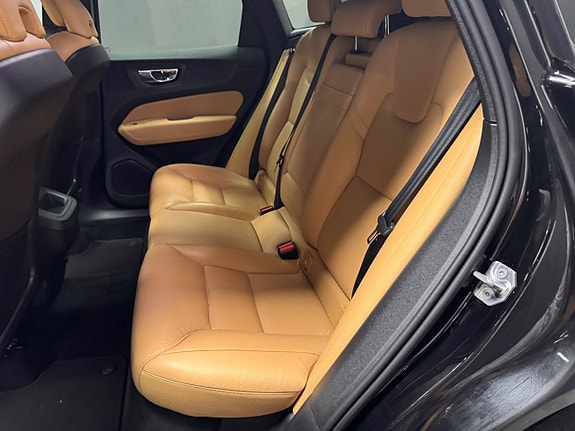 Volvo XC60 9 of 15