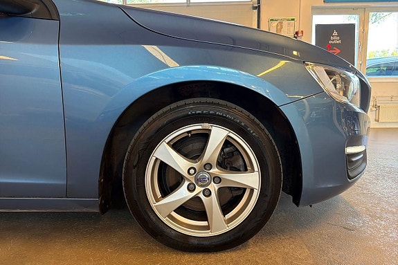 Volvo S60 4 of 5