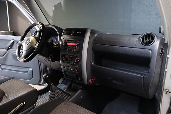 Suzuki Jimny 12 of 16