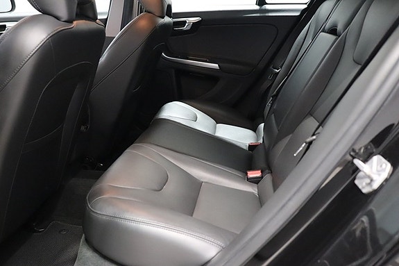 Volvo V60 8 of 12