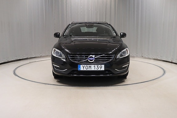 Volvo V60 2 of 12