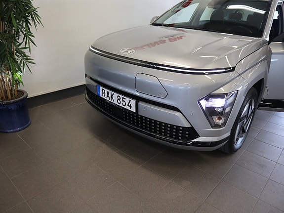Hyundai Kona 2 of 5