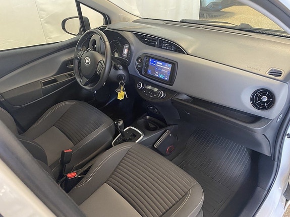 Toyota Yaris 5 of 5