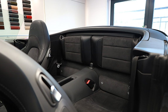 Porsche 911 Carrera 4 GTS 15 of 25