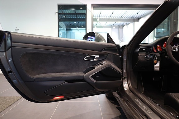 Porsche 911 Carrera 4 GTS 12 of 25