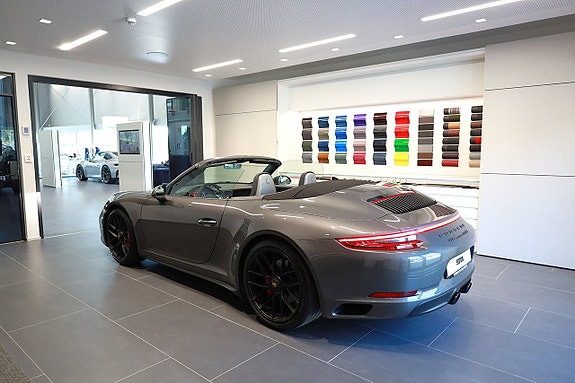 Porsche 911 Carrera 4 GTS 7 of 25