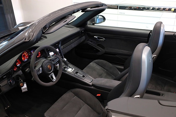 Porsche 911 Carrera 4 GTS 11 of 25