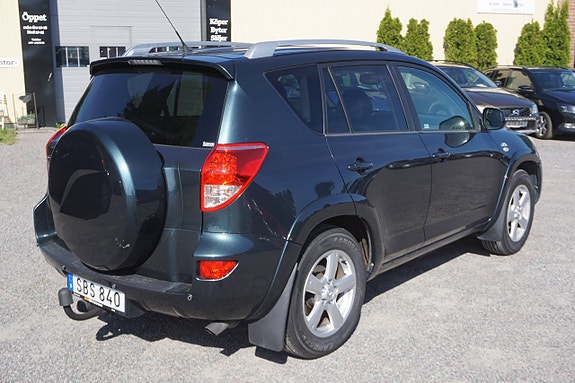 Toyota RAV4 2 of 5
