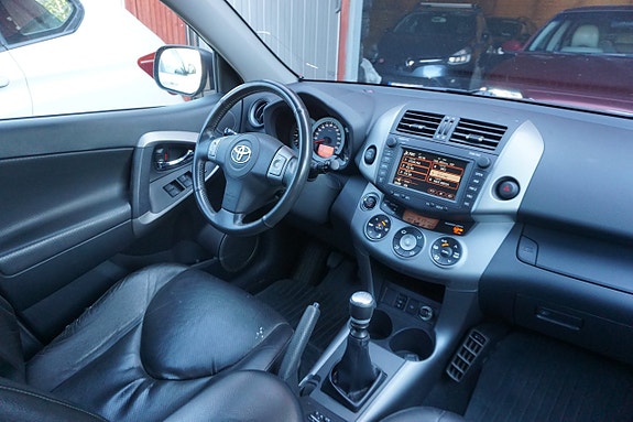 Toyota RAV4 5 of 5