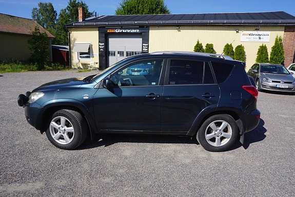 Toyota RAV4 4 of 5