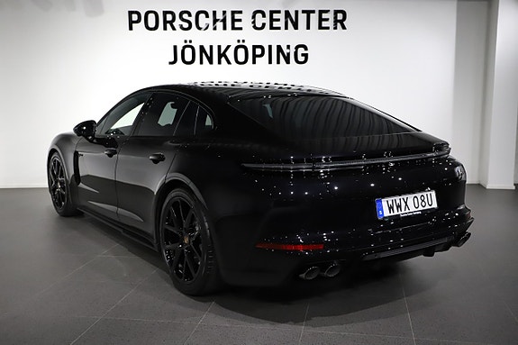 Porsche Panamera 4 3 of 5