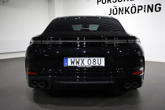 Porsche Panamera 4 4 of 5