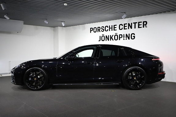 Porsche Panamera 4 2 of 5
