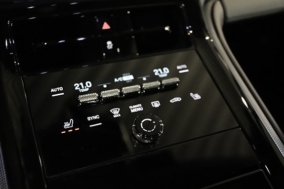Porsche Panamera 4 17 of 22