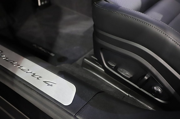Porsche Panamera 4 13 of 22