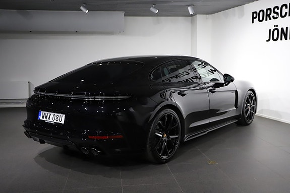 Porsche Panamera 4 5 of 5