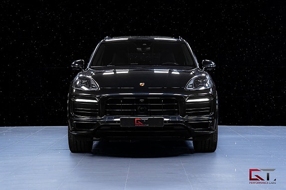 Porsche Cayenne 3 of 5