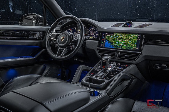 Porsche Cayenne 17 of 20