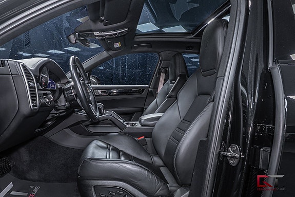 Porsche Cayenne 13 of 20