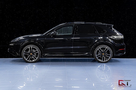 Porsche Cayenne 4 of 5
