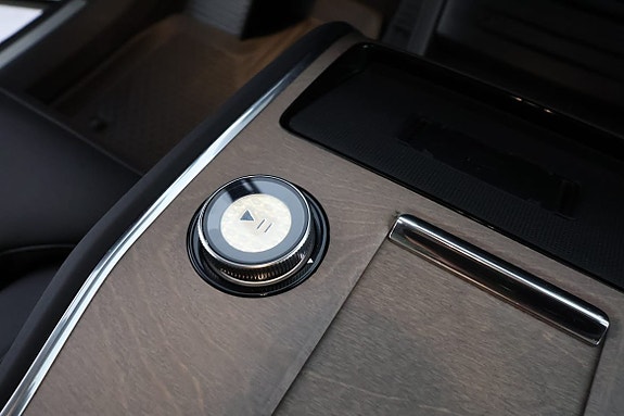 Volvo EX90 13 of 28