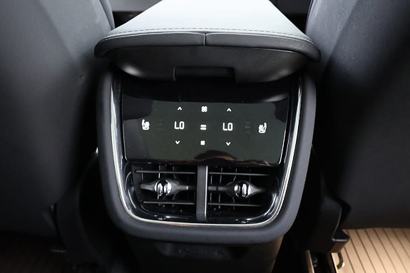 Volvo EX90 15 of 28