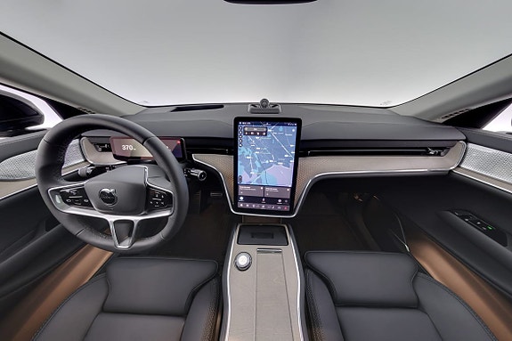 Volvo EX90 7 of 28