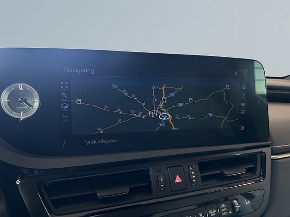 Lexus ES300h 15 of 24