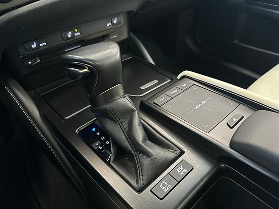 Lexus ES300h 19 of 24