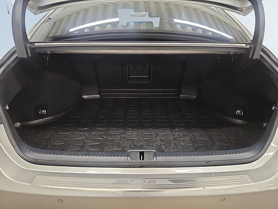 Lexus ES300h 12 of 24