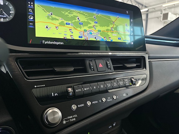 Lexus ES300h 20 of 24