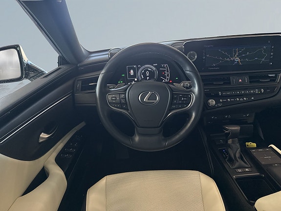 Lexus ES300h 9 of 24