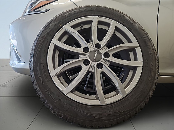 Lexus ES300h 14 of 24
