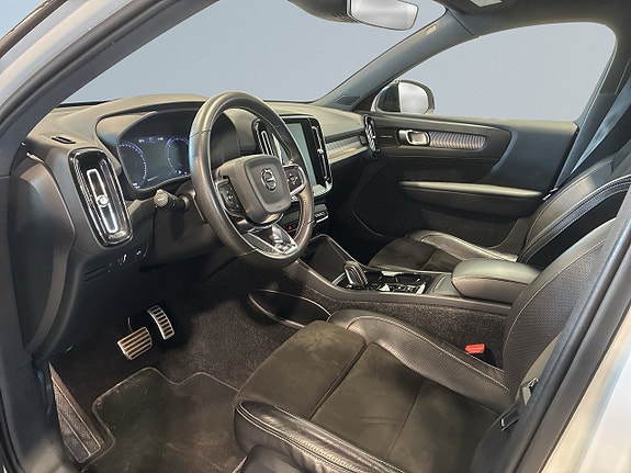 Volvo XC40 7 of 18
