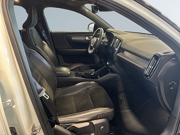 Volvo XC40 10 of 18