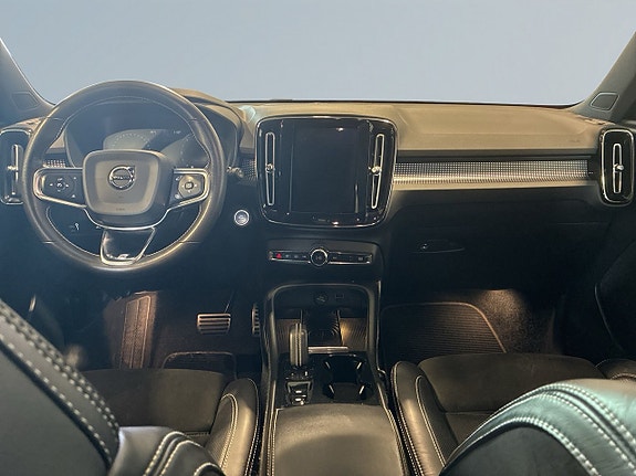 Volvo XC40 8 of 18