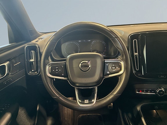 Volvo XC40 9 of 18